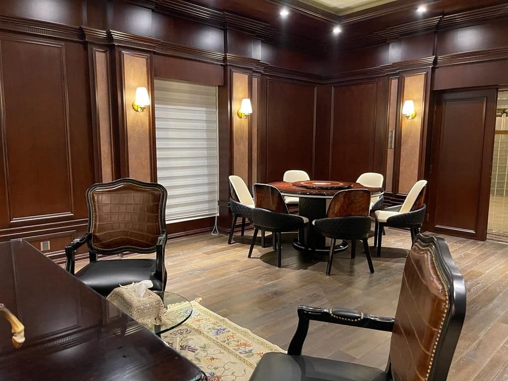 Modern Training Room with Dual-Tone Lighting